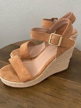 Tan Women’s Wedge Sandals Size 7